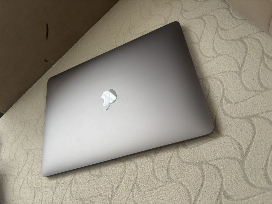 MacBook Air M1 13’ core i5 ssd 256
