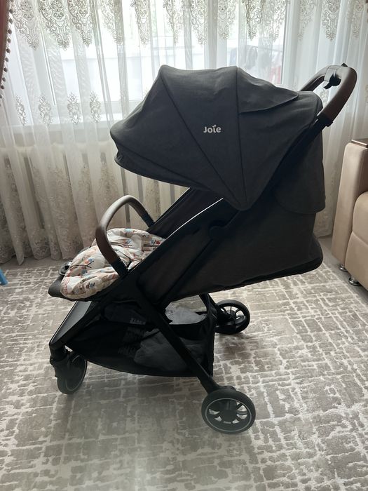 Продам детскую прогулочную коляску