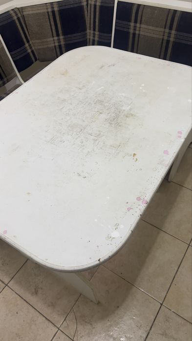 Кухонный уголок со столом