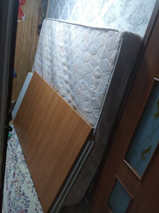 Продам спальный гарнитур