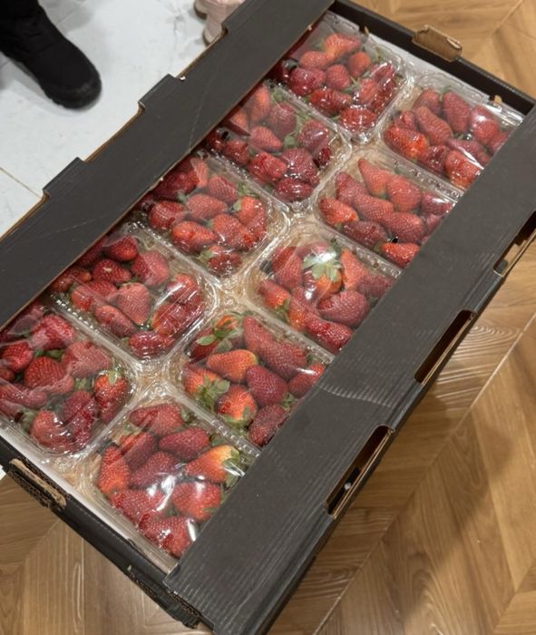 Клубника свежая ящиком