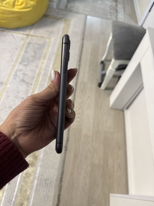 Айфон 11 в хорошем состояние