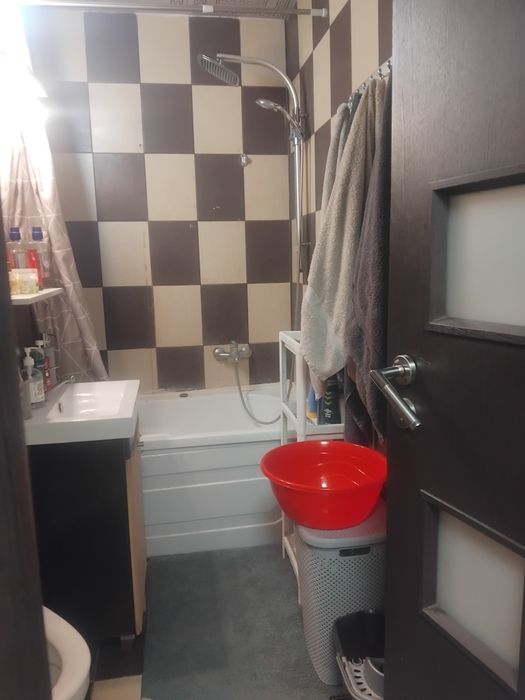 Închiriez Garsoniera