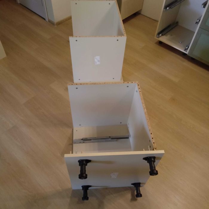 Разкрояване, кантиране и разпробиване на детайли за кухни по поръчка