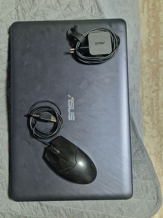 Ноутбук компании ASUS