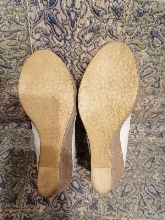 Vand pantofi cu platforma, nr. 37.