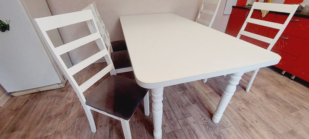 Стол со стульями