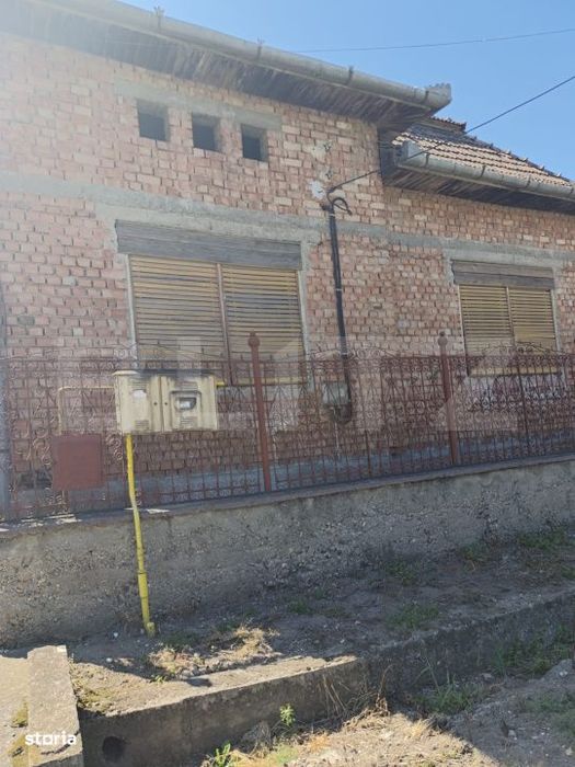 Casa de vanzare, 98 mp, zona Razboieni Cetate