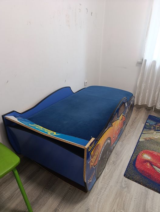 Болалар учун мошинали кровать ва парта