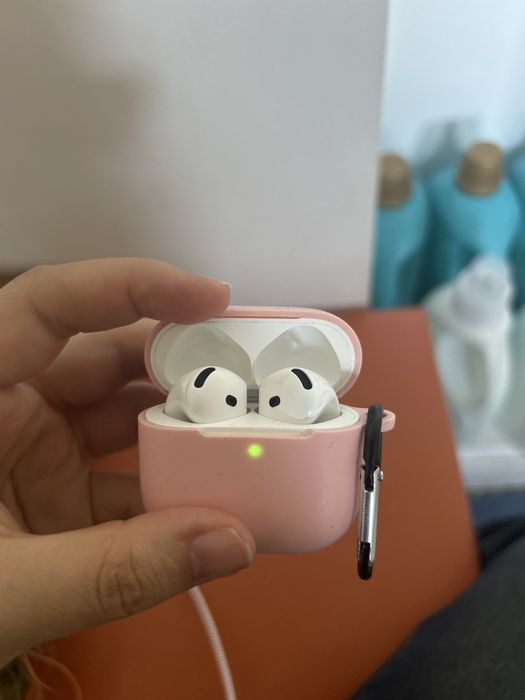 Airpods iPhone white