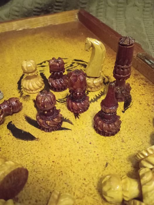 Резные деревянные шахматы