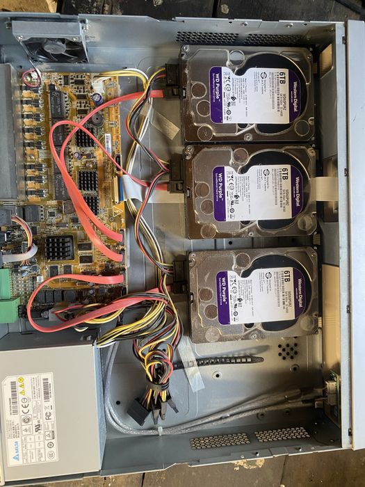 Nvr poe  Hikvision DS-7732NI-K4/16P si camere