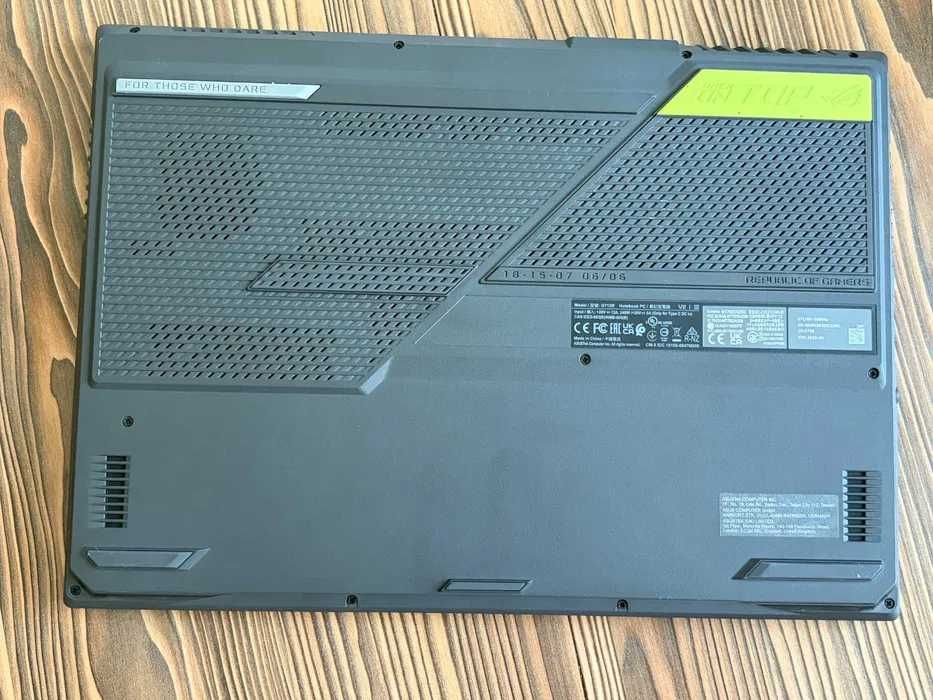 Asus Rog Strix (Ryzen 9 / 240 Hz / 17.3)