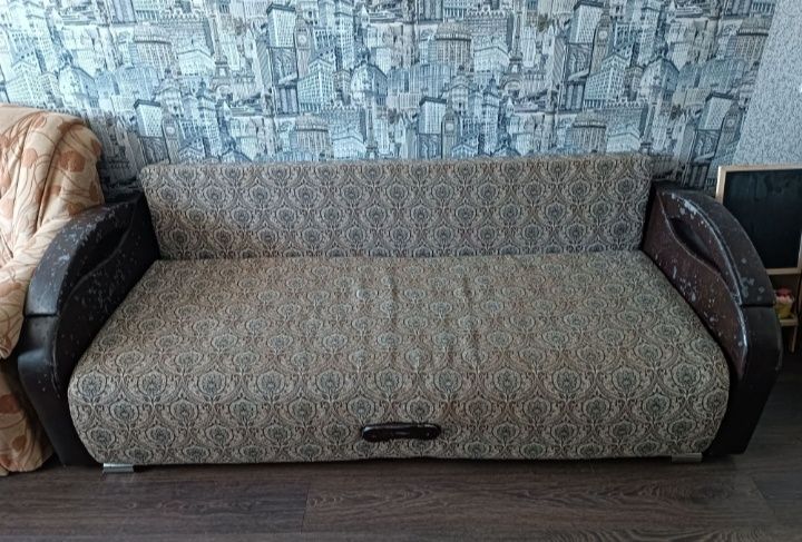 Продам диван недорого