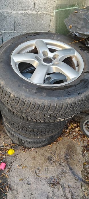 Roți iarnă complet VW Touareg 235/65/17 st. f. bună DOT 2422 Hankook