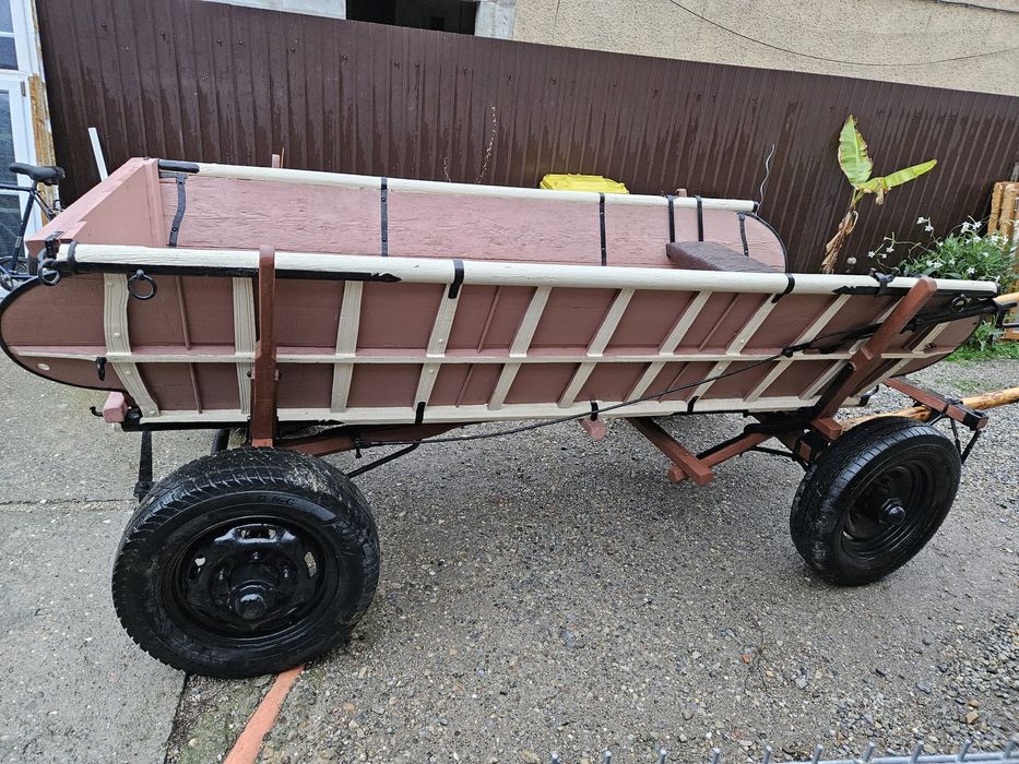 Vând caruta moteasca