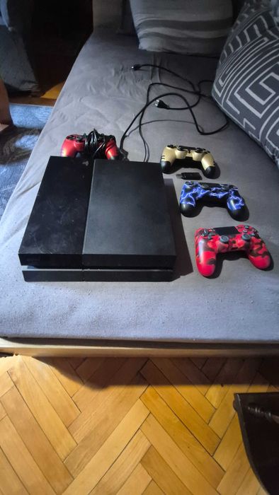 PS 4 Slim s 4 joistika