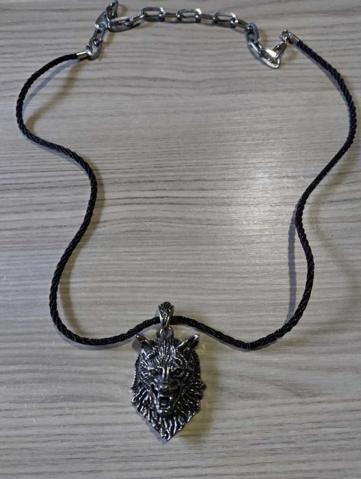 Колие "Вълк", материал метал