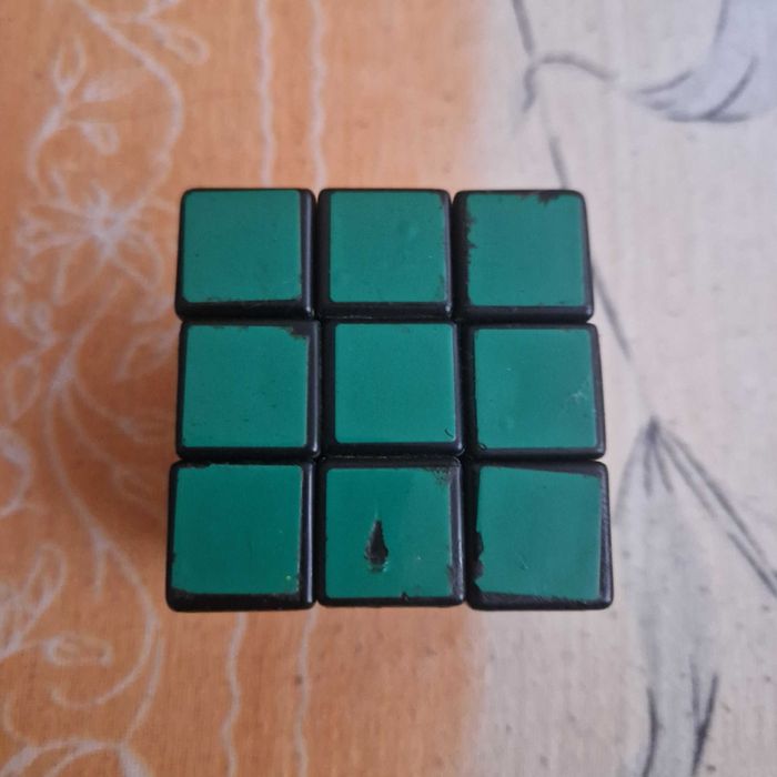 Оригинален 20-годишен Rubiks cube