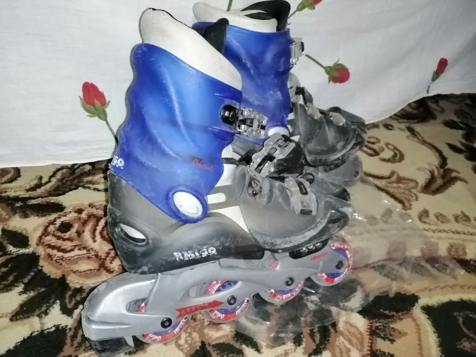 Продаётся ролик хороший состаяния + запасные колёси