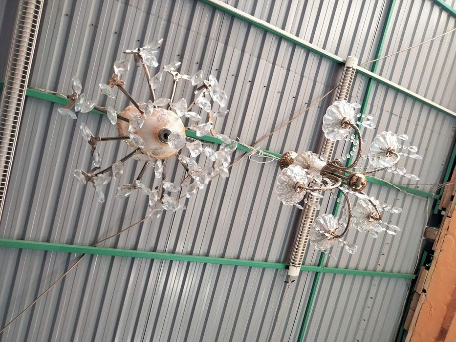 Люстры 2 штуки..