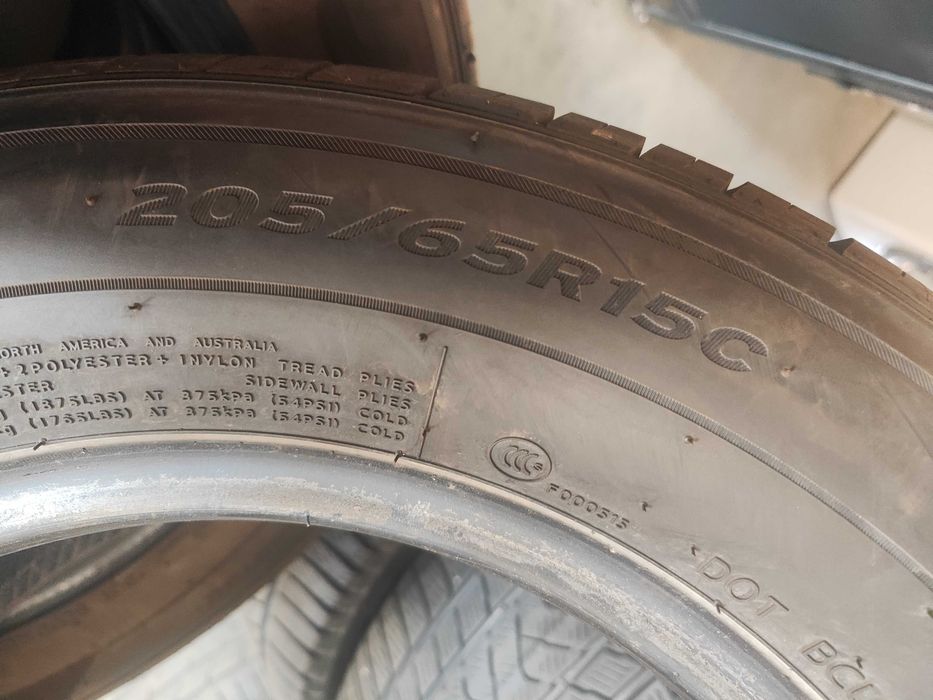 2бр.зимни гуми 205/65/15C Laufenn