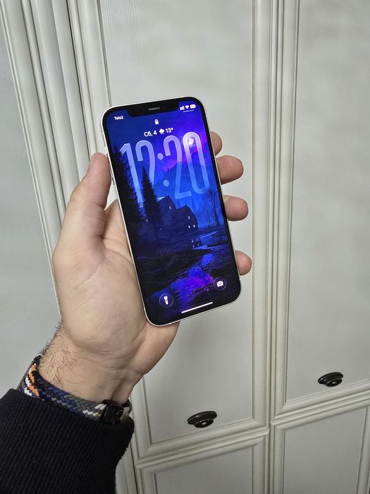 iPhone 12 64 ГБ белый с коцыками
