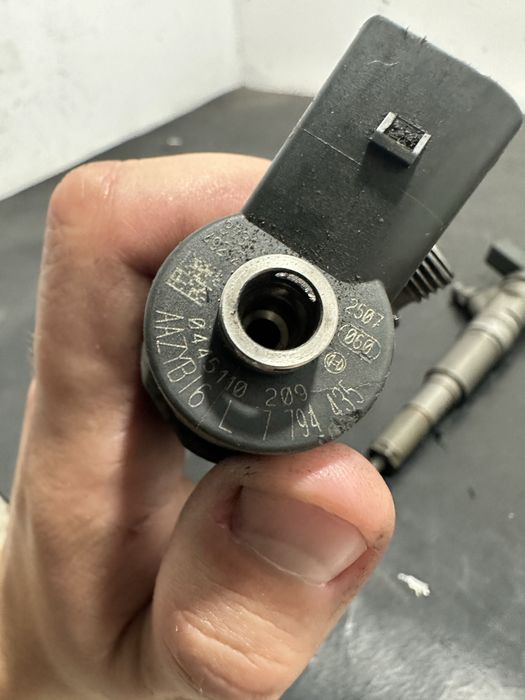 Injector injectoare BMW Seria 3 E90 320d m47 2.0 diesel 7794435