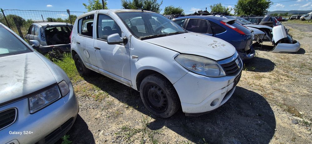 Dezmembram Dacia Sandero 1.5 dci 2011