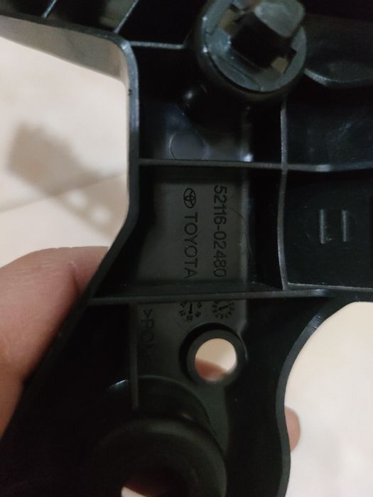 Крепление бампера переднее левое на Тойота Каролла 210