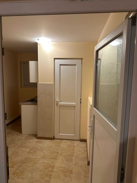 Дава се под наем Офис в Варна, Колхозен пазар - 24 кв.м за 204 € - Снимка #5