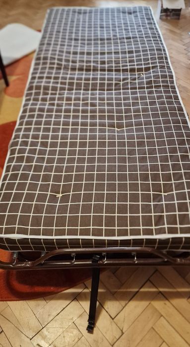 Pat pliant cu saltea inclusă