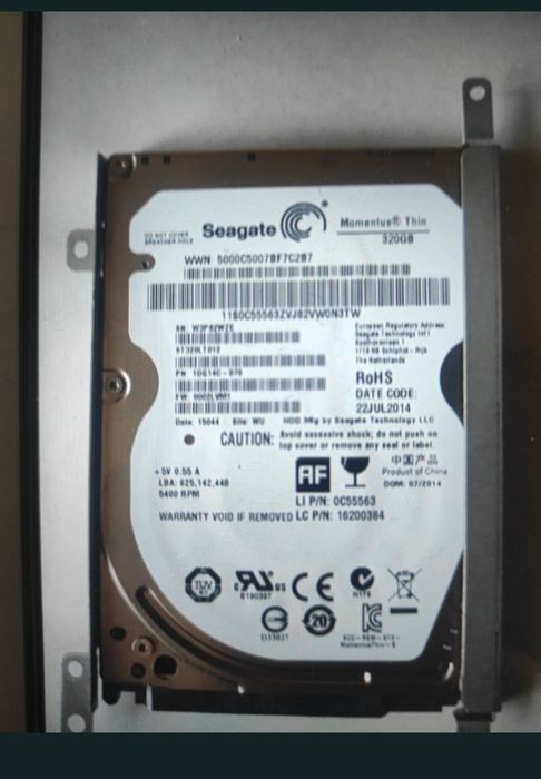Hard disk HDD  de 320 GB (si ca memorie externa)
Se poate folosi simpl
