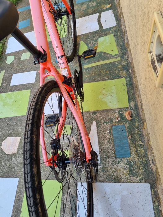 Vând bicicletă cu roți de 27 cadru de aluminiu
