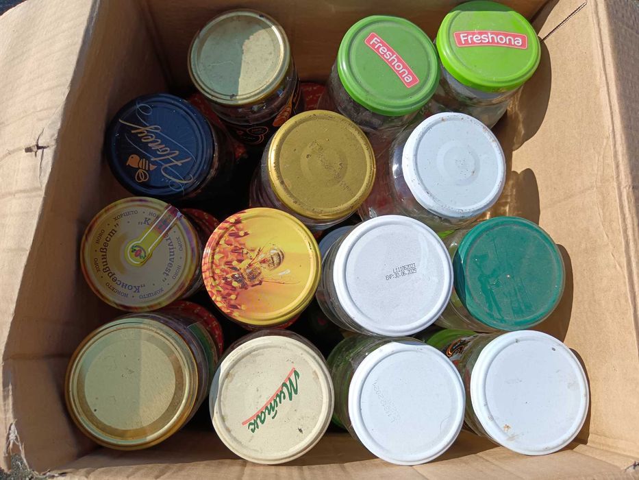 Буркани с винт, различни размери, над 100 бр.