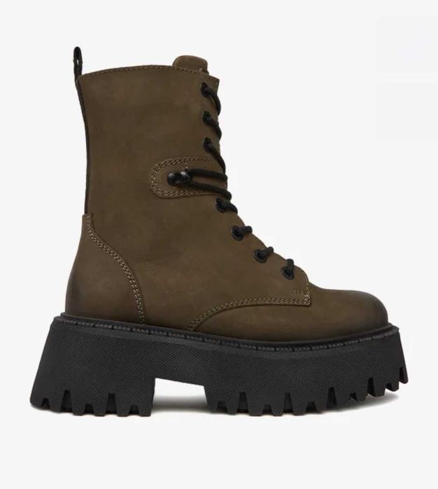 Продавам. Модни ботуши. Нов