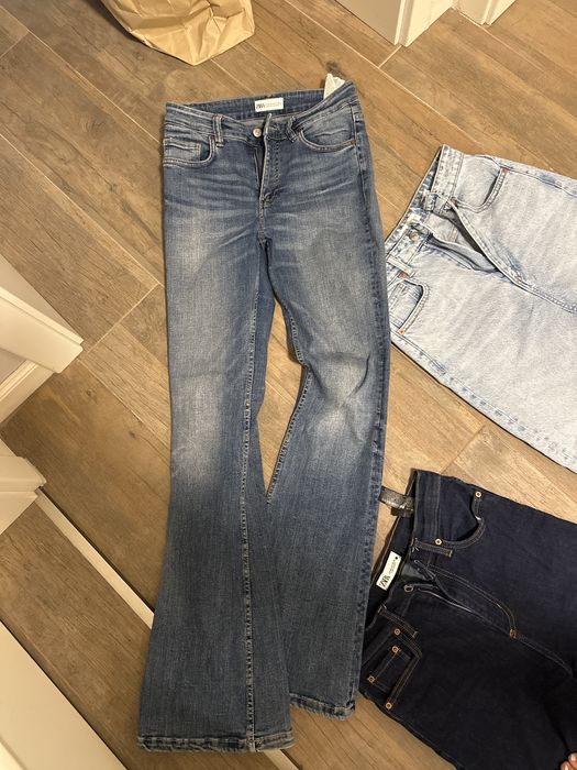 Дънки и златна чанта Zara
