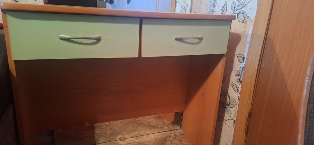 Продам стол в хорошем состоянии