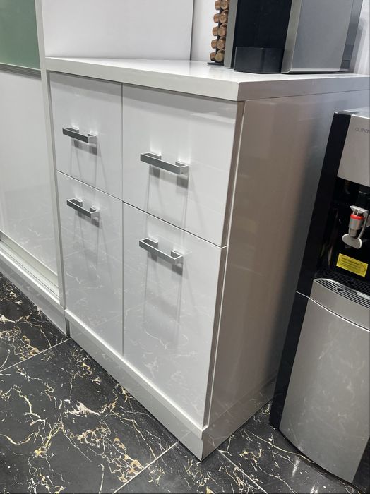 Небольшой шкафчик