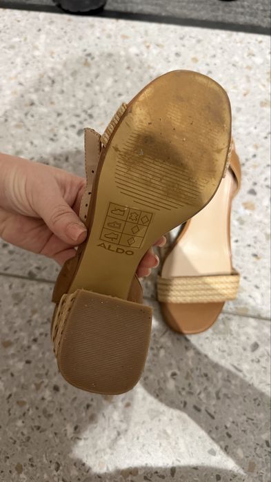 Босоножки кожаные Aldo