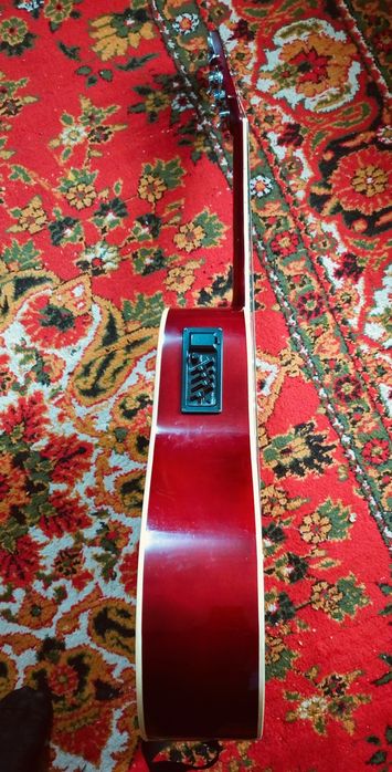 Gitara sotiladi Yamaha