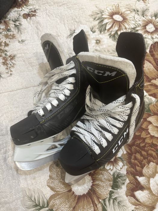 Продам коньки, шлем,  щитки б/у