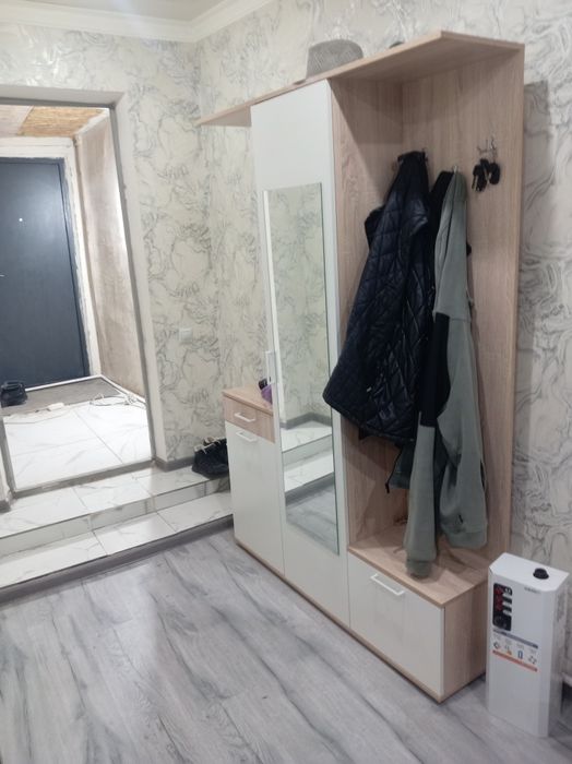 Прихожка тоже в хорошим состояние куплена 2024 под новый год.