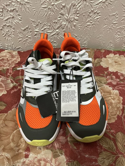 Продам кроссовки Emporio Armani