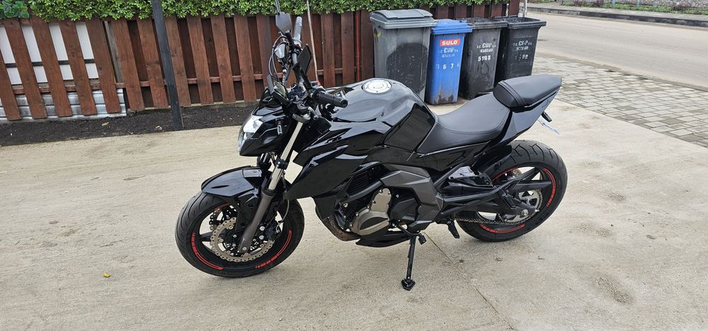 Vând cf moto 650nk