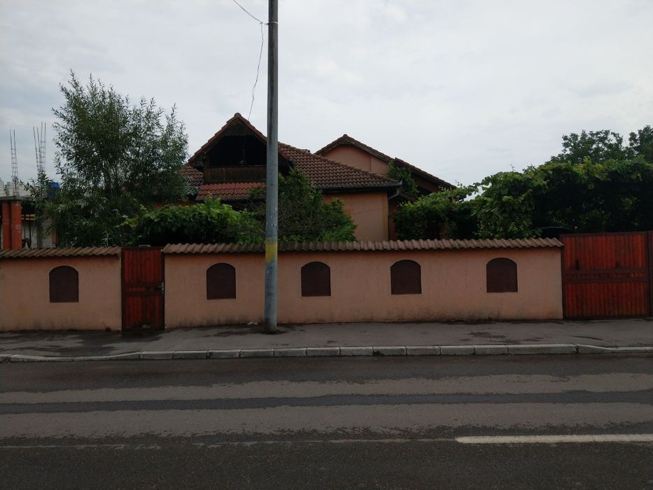 Casa de vanzare +teren generos