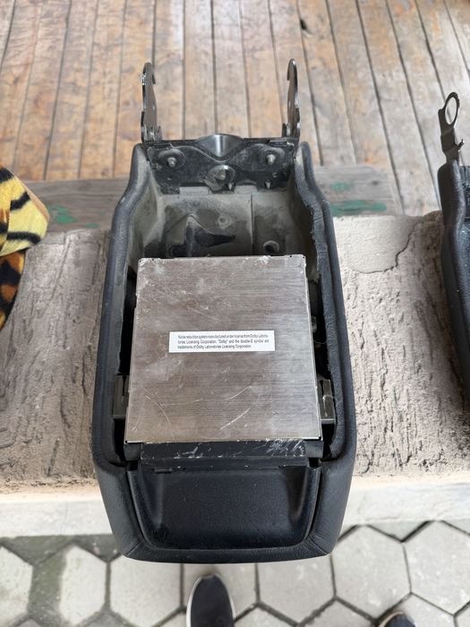 Подлакотник мерседес 140