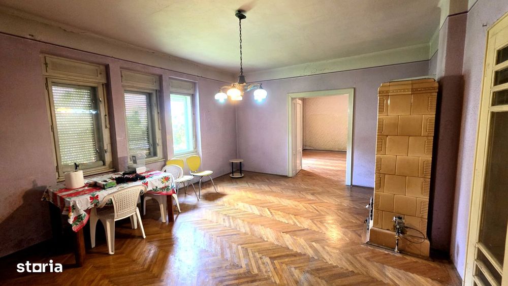 Apartament cu 4 camere , garaj si teren de 420 mp de vanzare zona Sub