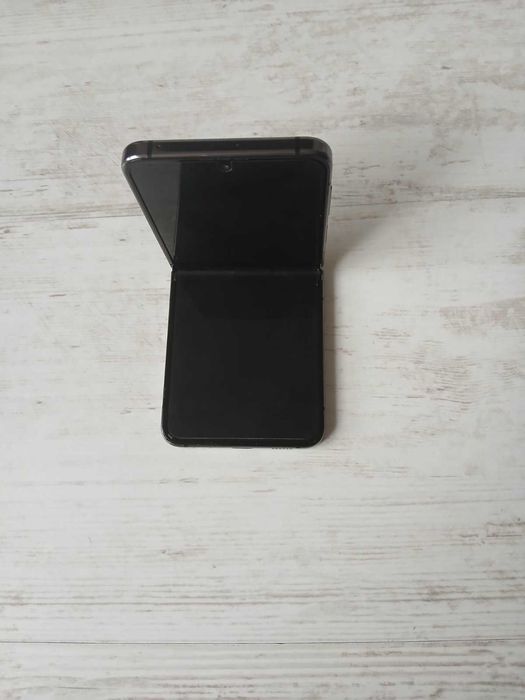 Продавам телефон Galaxy Z Flip5