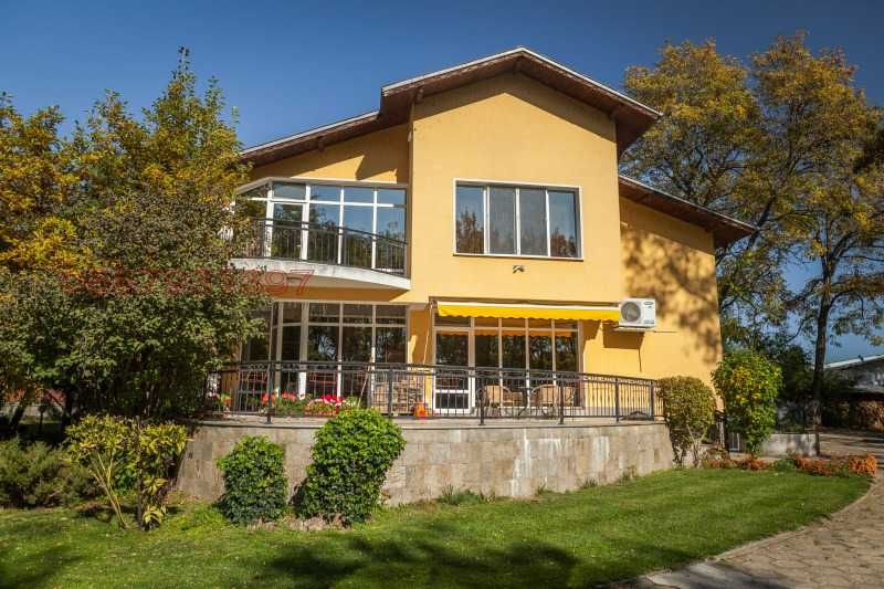 Продава се Къща в с. Трилистник, Област Пловдив - 340 кв.м за 999 €/кв.м - Снимка #1